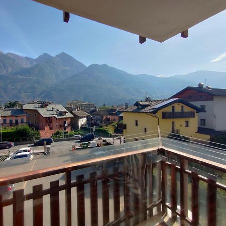 Appartamento Chentre En Ville - A 2 Passi Dal Centro - Parcheggio Gratuito - Cir-Vda-Aosta-0073 Buitenkant foto