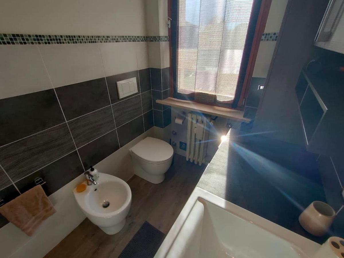Appartamento Chentre En Ville - A 2 Passi Dal Centro - Parcheggio Gratuito - Cir-Vda-Aosta-0073 Buitenkant foto